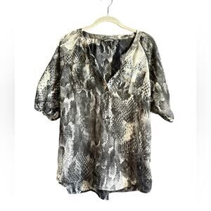 Express Black and Gray Graphic 3/4 Sleeve Blouse size XS